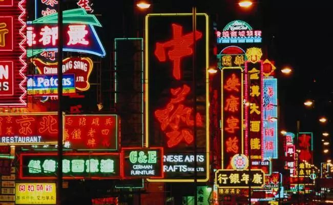 香港广告牌被称为最美的天际线